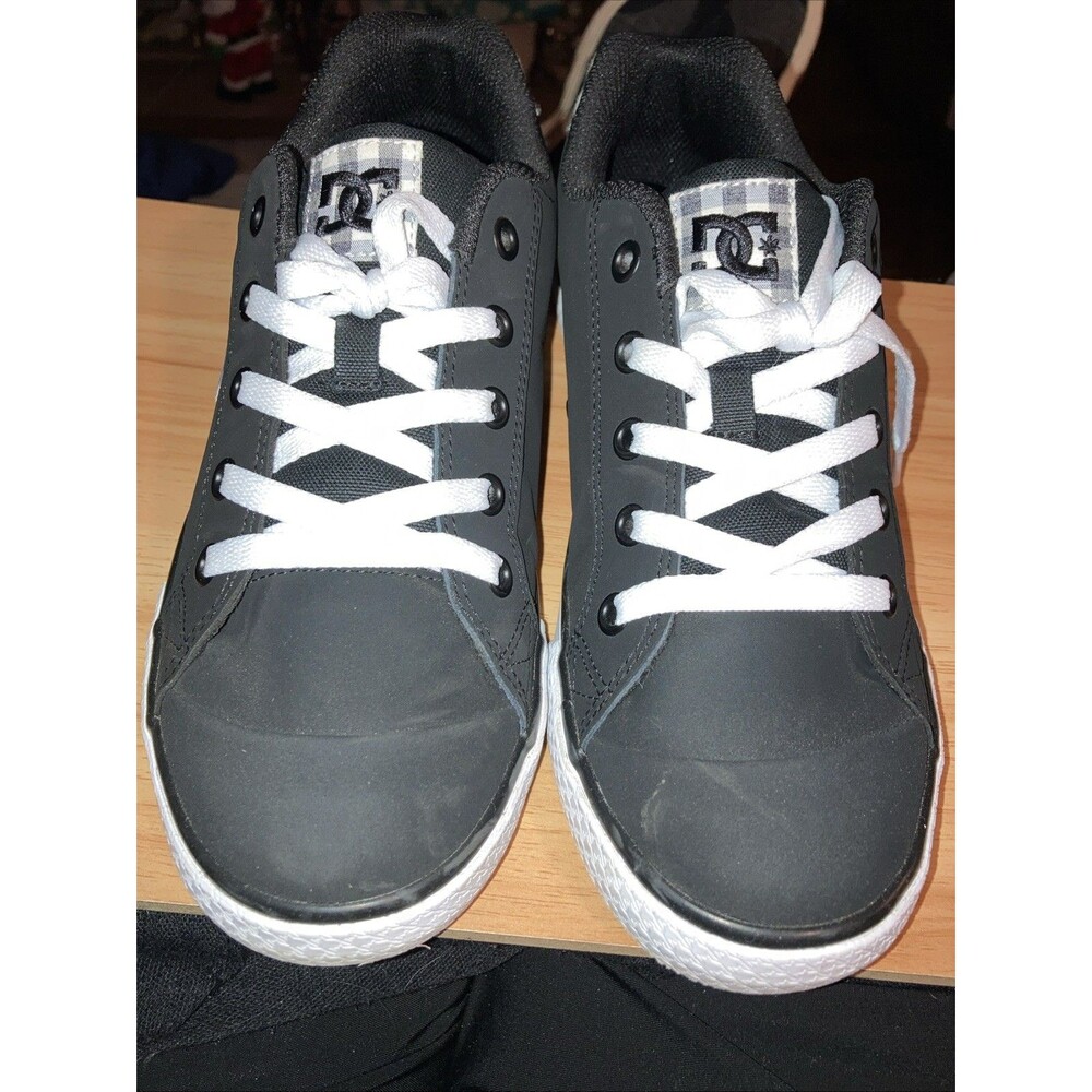DC Shoes Women's Chelsea Sneaker